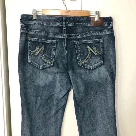 Maurices Women Straight Leg Blue Slight Stretch Denim Jeans  Size 15/16 Short - Picture 3 of 15
